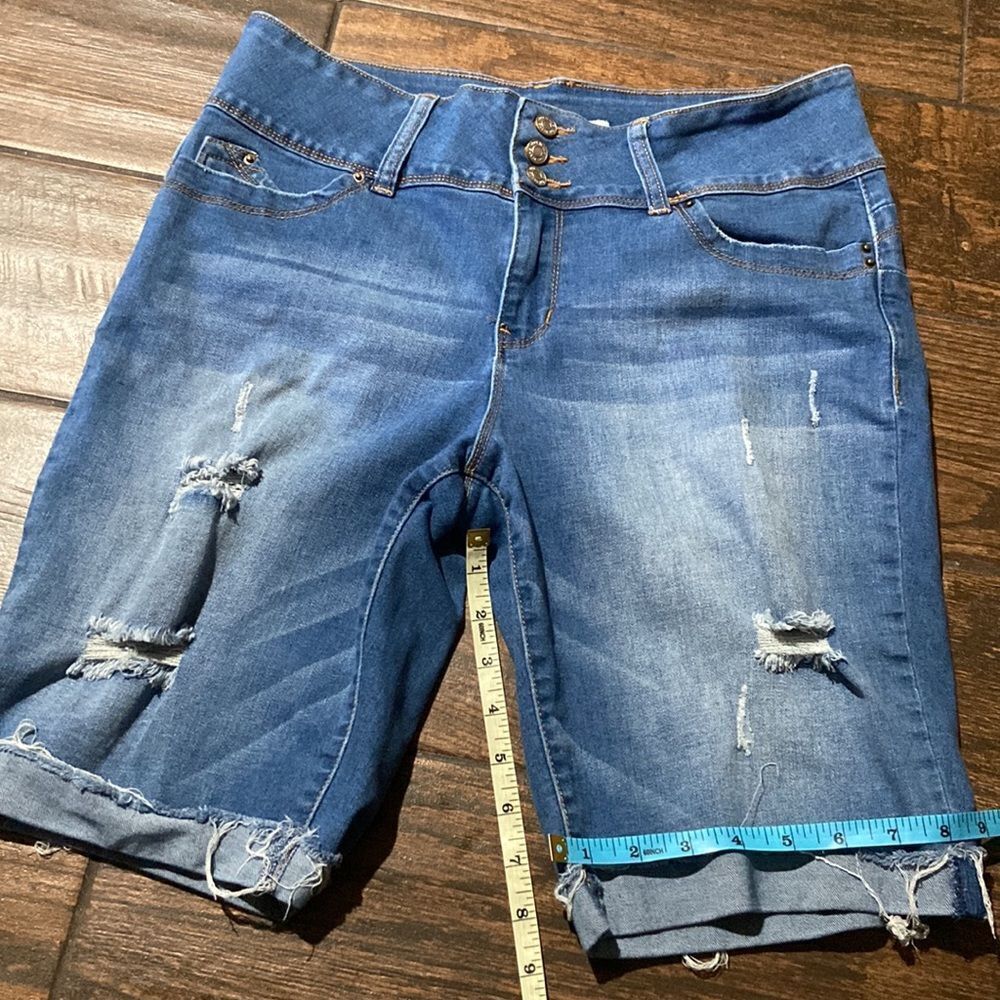 Curvy Fit YMI Women Shorts Size 13/31 - Picture 8 of 9